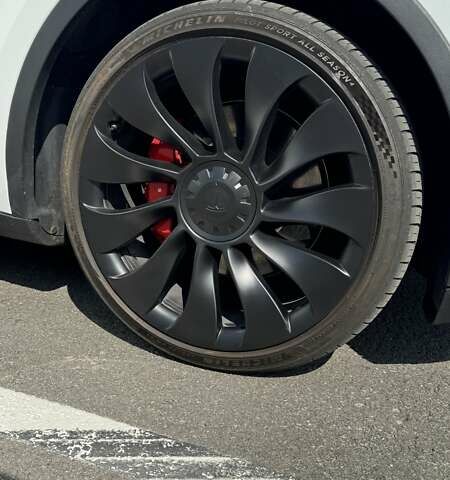 Тесла Model Y 2022 в Киеве на Automoto.ua Белый Тесла Model Y, объемом двигателя 0 л и пробегом 28 тыс. км за 26000 $, фото 23 на Automoto.ua