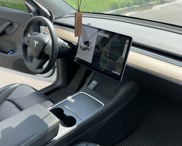 Белый Тесла Model Y, объемом двигателя 0 л и пробегом 76 тыс. км за 24900 $, фото 33 на Automoto.ua
