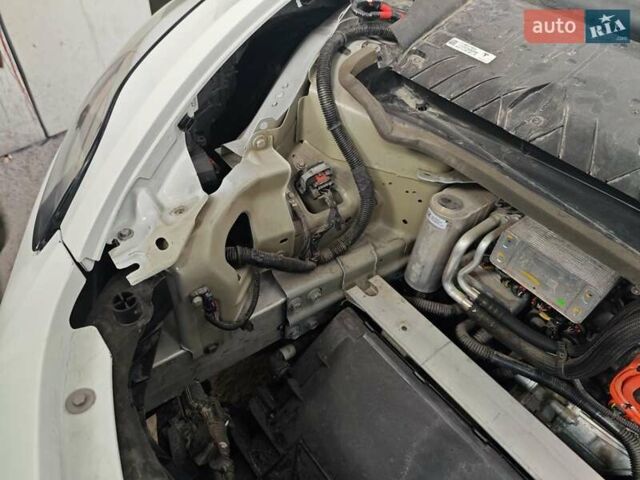 Белый Тесла Model Y, объемом двигателя 0 л и пробегом 38 тыс. км за 28000 $, фото 48 на Automoto.ua