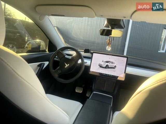 Тесла Model Y 2022 у Києві на Automoto.ua Білий Тесла Model Y, об'ємом двигуна 0 л та пробігом 25 тис. км за 35500 $, фото 28 на Automoto.ua