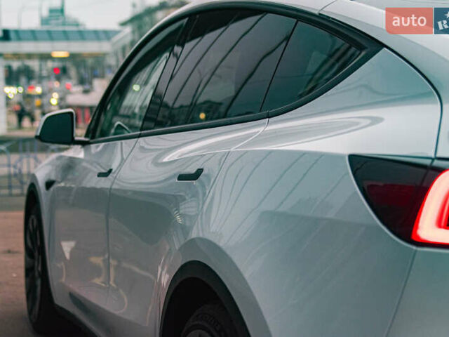 Белый Тесла Model Y, объемом двигателя 0 л и пробегом 20 тыс. км за 36900 $, фото 23 на Automoto.ua