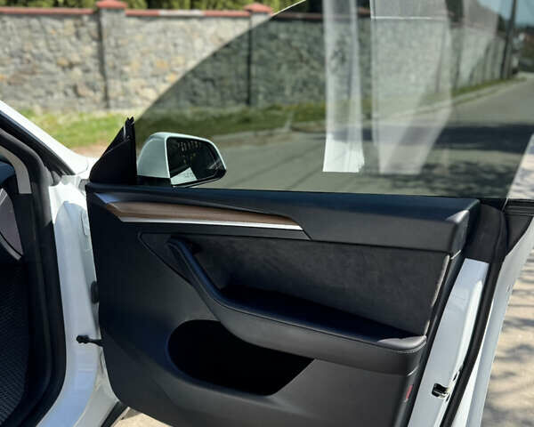 Белый Тесла Model Y, объемом двигателя 0 л и пробегом 67 тыс. км за 23999 $, фото 27 на Automoto.ua