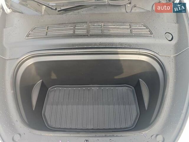 Белый Тесла Model Y, объемом двигателя 0 л и пробегом 38 тыс. км за 28000 $, фото 20 на Automoto.ua