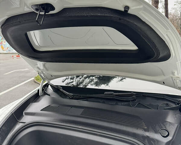 Білий Тесла Model Y, об'ємом двигуна 0 л та пробігом 96 тис. км за 22499 $, фото 15 на Automoto.ua