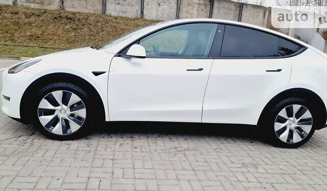 Білий Тесла Model Y, об'ємом двигуна 0 л та пробігом 48 тис. км за 41800 $, фото 3 на Automoto.ua