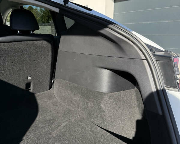 Тесла Model Y 2022 в Ровно на Automoto.ua Белый Тесла Model Y, объемом двигателя 0 л и пробегом 105 тыс. км за 27000 $, фото 7 на Automoto.ua