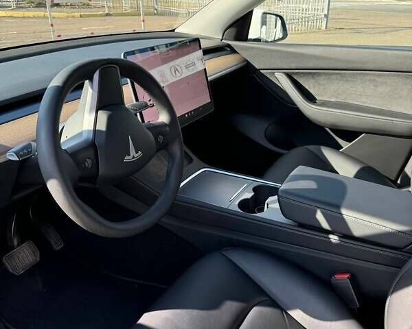Белый Тесла Model Y, объемом двигателя 0 л и пробегом 41 тыс. км за 21000 $, фото 4 на Automoto.ua