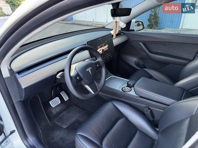 Белый Тесла Model Y, объемом двигателя 0 л и пробегом 59 тыс. км за 28800 $, фото 35 на Automoto.ua
