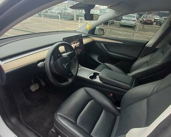 Белый Тесла Model Y, объемом двигателя 0 л и пробегом 54 тыс. км за 30000 $, фото 8 на Automoto.ua