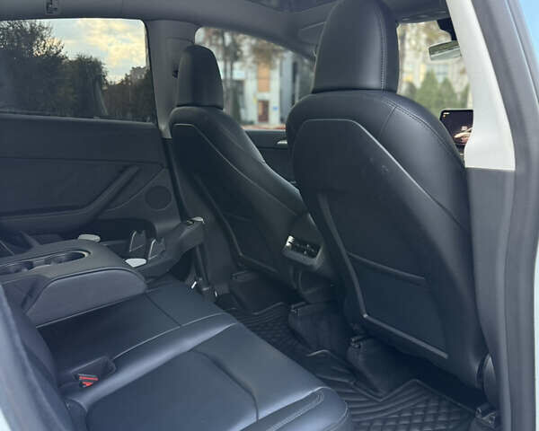 Белый Тесла Model Y, объемом двигателя 0 л и пробегом 32 тыс. км за 33000 $, фото 14 на Automoto.ua