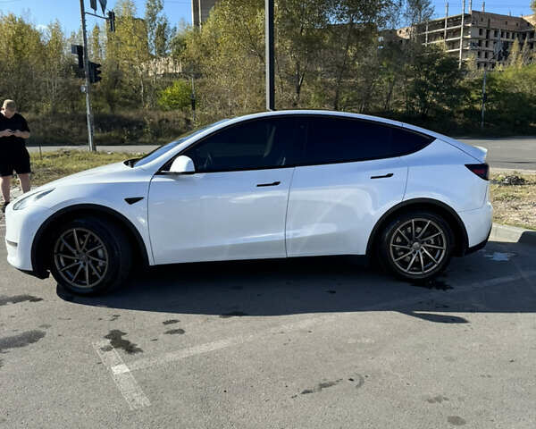 Белый Тесла Model Y, объемом двигателя 0 л и пробегом 187 тыс. км за 22999 $, фото 4 на Automoto.ua