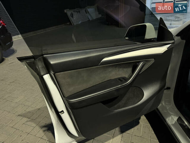 Тесла Model Y 2022 у Черкасах на Automoto.ua Білий Тесла Model Y, об'ємом двигуна 0 л та пробігом 37 тис. км за 26500 $, фото 4 на Automoto.ua