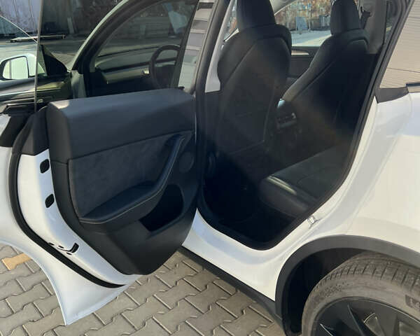 Тесла Model Y 2022 в Одессе на Automoto.ua Белый Тесла Model Y, объемом двигателя 0 л и пробегом 12 тыс. км за 44900 $, фото 17 на Automoto.ua
