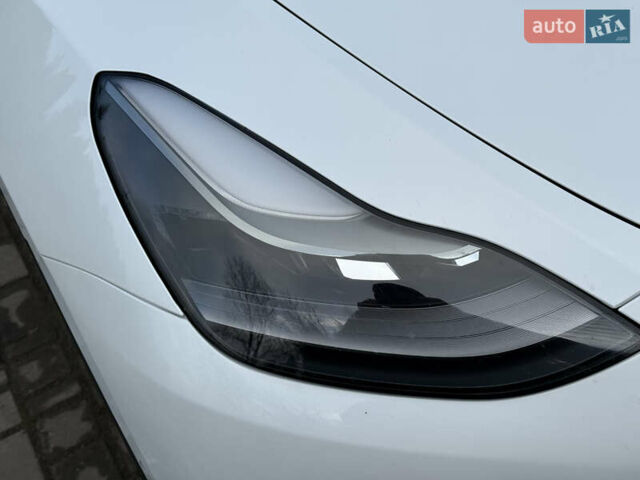 Белый Тесла Model Y, объемом двигателя 0 л и пробегом 129 тыс. км за 27400 $, фото 7 на Automoto.ua