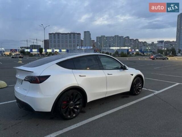 Тесла Model Y 2022 в Киеве на Automoto.ua Белый Тесла Model Y, объемом двигателя 0 л и пробегом 65 тыс. км за 28000 $, фото 2 на Automoto.ua