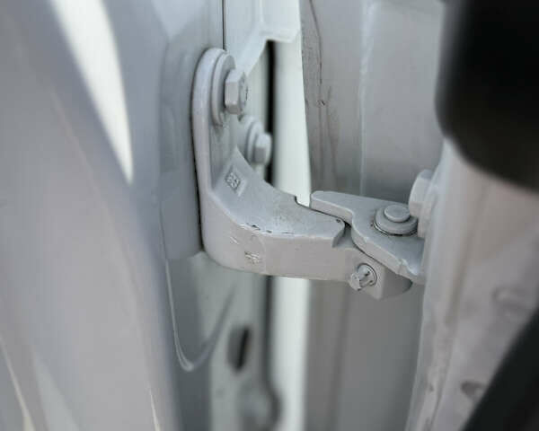 Білий Тесла Model Y, об'ємом двигуна 0 л та пробігом 57 тис. км за 27000 $, фото 23 на Automoto.ua