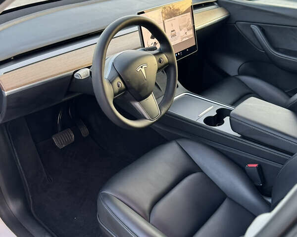 Белый Тесла Model Y, объемом двигателя 0 л и пробегом 94 тыс. км за 24500 $, фото 25 на Automoto.ua
