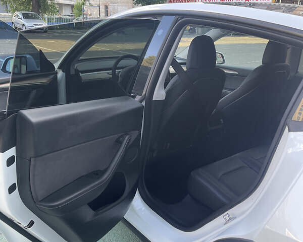 Белый Тесла Model Y, объемом двигателя 0 л и пробегом 25 тыс. км за 31500 $, фото 8 на Automoto.ua