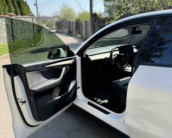 Белый Тесла Model Y, объемом двигателя 0 л и пробегом 67 тыс. км за 23999 $, фото 10 на Automoto.ua