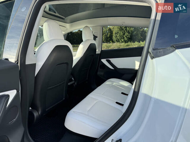 Белый Тесла Model Y, объемом двигателя 0 л и пробегом 51 тыс. км за 31000 $, фото 52 на Automoto.ua