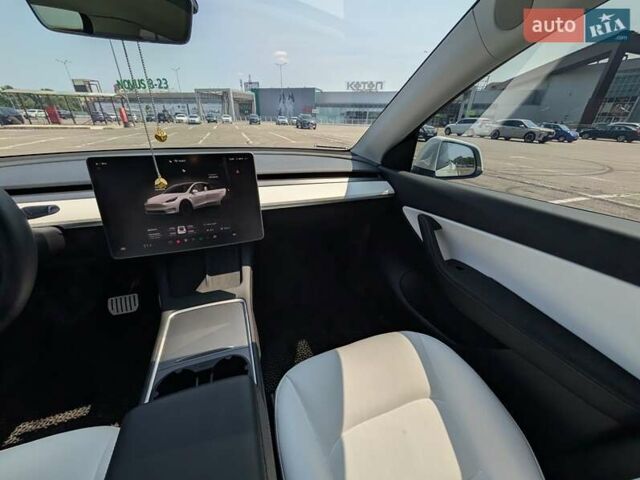 Белый Тесла Model Y, объемом двигателя 0 л и пробегом 39 тыс. км за 29500 $, фото 19 на Automoto.ua