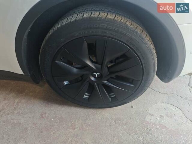 Белый Тесла Model Y, объемом двигателя 0 л и пробегом 38 тыс. км за 28000 $, фото 44 на Automoto.ua