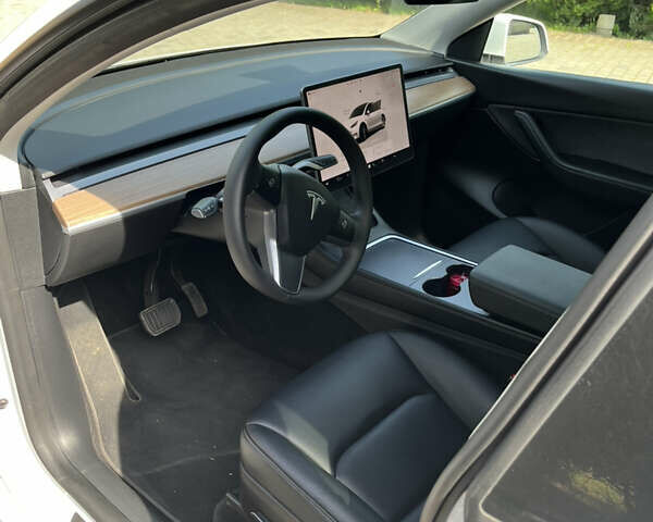 Білий Тесла Model Y, об'ємом двигуна 0 л та пробігом 32 тис. км за 28300 $, фото 20 на Automoto.ua