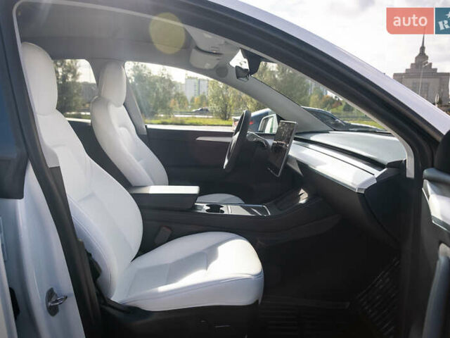 Белый Тесла Model Y, объемом двигателя 0 л и пробегом 51 тыс. км за 29500 $, фото 11 на Automoto.ua