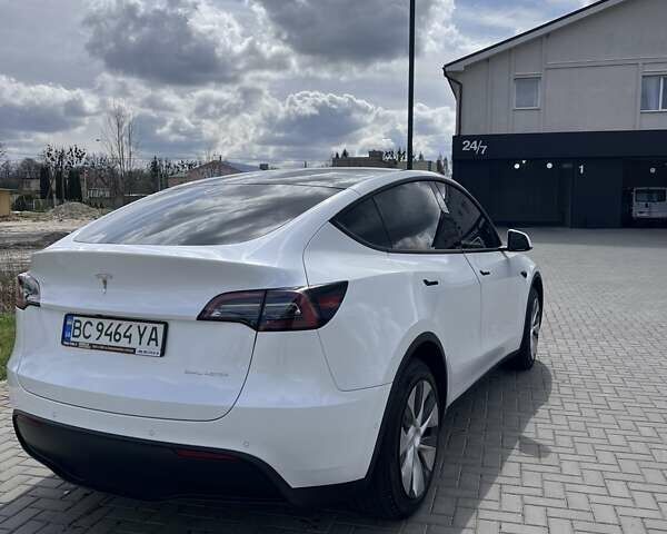 Белый Тесла Model Y, объемом двигателя 0 л и пробегом 66 тыс. км за 23999 $, фото 4 на Automoto.ua
