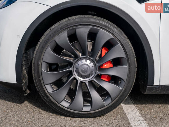 Белый Тесла Model Y, объемом двигателя 0 л и пробегом 50 тыс. км за 30000 $, фото 9 на Automoto.ua