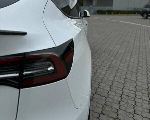 Білий Тесла Model Y, об'ємом двигуна 0 л та пробігом 49 тис. км за 32500 $, фото 16 на Automoto.ua