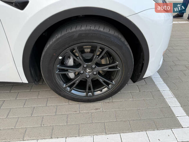 Белый Тесла Model Y, объемом двигателя 0 л и пробегом 81 тыс. км за 25900 $, фото 41 на Automoto.ua