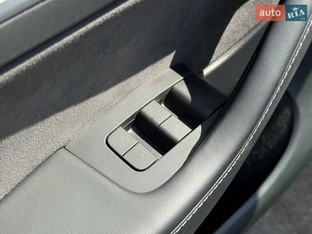Білий Тесла Model Y, об'ємом двигуна 0 л та пробігом 56 тис. км за 26000 $, фото 32 на Automoto.ua