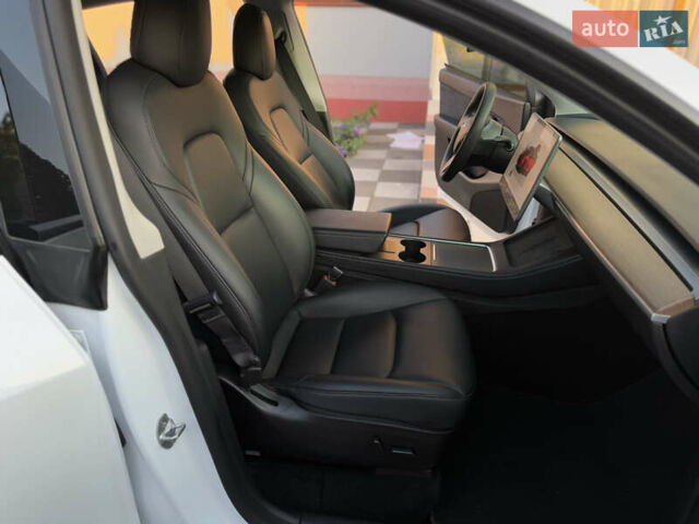 Белый Тесла Model Y, объемом двигателя 0 л и пробегом 59 тыс. км за 28950 $, фото 38 на Automoto.ua