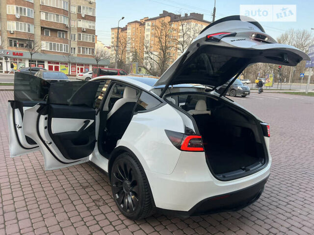 Белый Тесла Model Y, объемом двигателя 0 л и пробегом 21 тыс. км за 35500 $, фото 23 на Automoto.ua