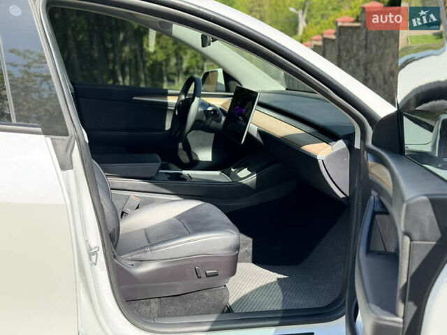 Белый Тесла Model Y, объемом двигателя 0 л и пробегом 67 тыс. км за 23999 $, фото 29 на Automoto.ua