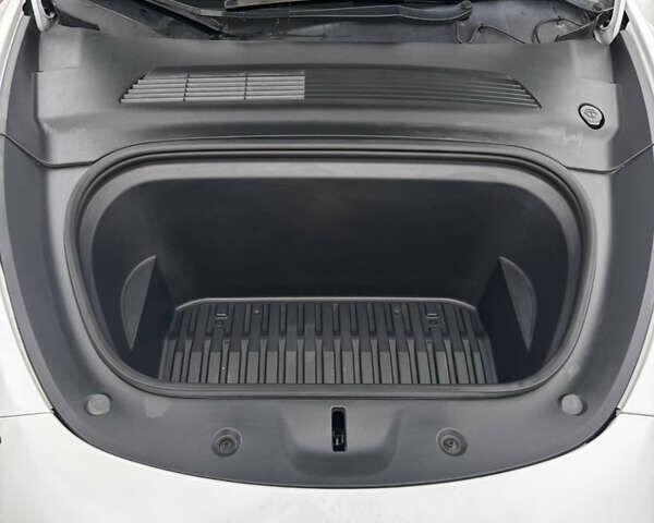 Білий Тесла Model Y, об'ємом двигуна 0 л та пробігом 83 тис. км за 26400 $, фото 14 на Automoto.ua