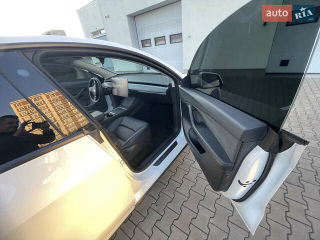 Білий Тесла Model Y, об'ємом двигуна 0 л та пробігом 167 тис. км за 24999 $, фото 15 на Automoto.ua