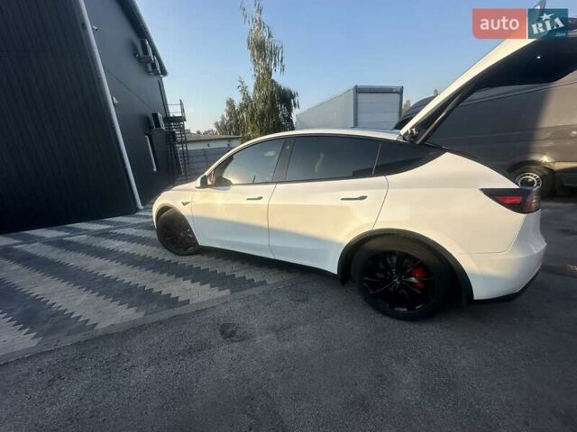 Тесла Model Y 2022 у Києві на Automoto.ua Білий Тесла Model Y, об'ємом двигуна 0 л та пробігом 25 тис. км за 35500 $, фото 1 на Automoto.ua