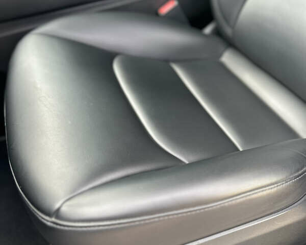 Білий Тесла Model Y, об'ємом двигуна 0 л та пробігом 49 тис. км за 27500 $, фото 10 на Automoto.ua