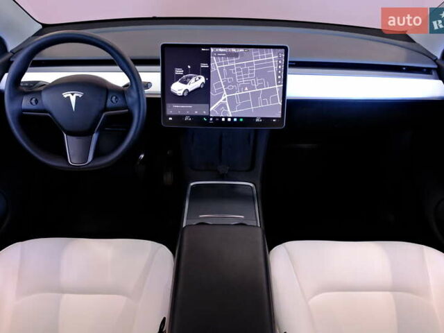 Белый Тесла Model Y, объемом двигателя 0 л и пробегом 52 тыс. км за 26900 $, фото 48 на Automoto.ua