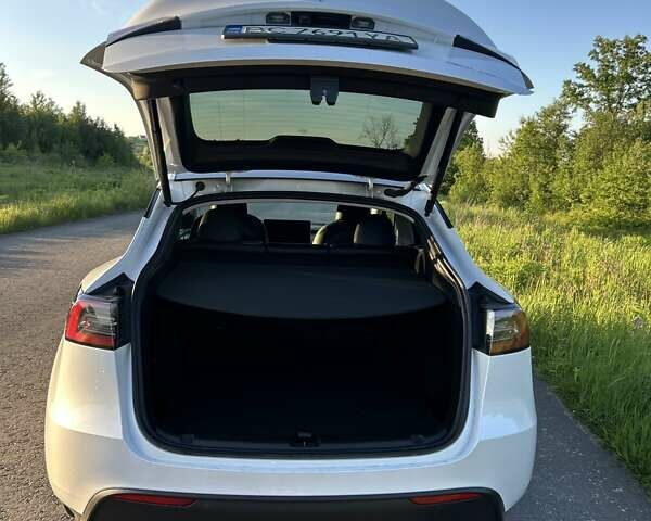 Белый Тесла Model Y, объемом двигателя 0 л и пробегом 1 тыс. км за 33500 $, фото 9 на Automoto.ua