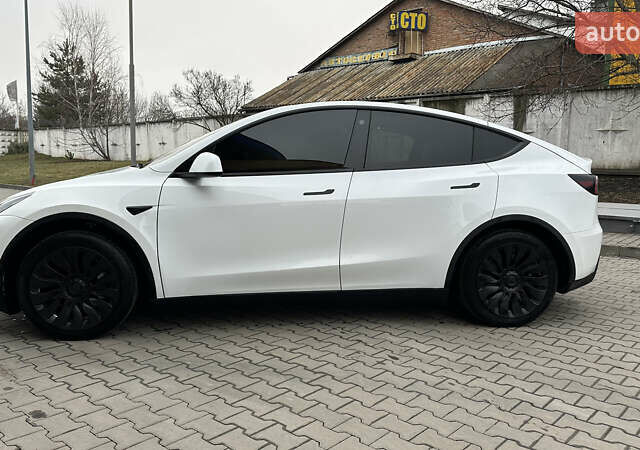 Белый Тесла Model Y, объемом двигателя 0 л и пробегом 25 тыс. км за 26800 $, фото 3 на Automoto.ua