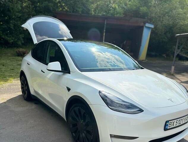 Білий Тесла Model Y, об'ємом двигуна 0 л та пробігом 48 тис. км за 26000 $, фото 5 на Automoto.ua