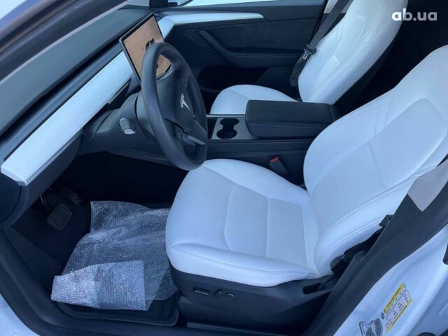 Белый Тесла Model Y, объемом двигателя 0 л и пробегом 13 тыс. км за 33190 $, фото 7 на Automoto.ua
