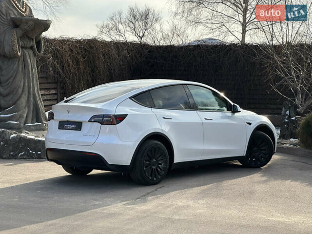 Белый Тесла Model Y, объемом двигателя 0 л и пробегом 3 тыс. км за 39899 $, фото 34 на Automoto.ua