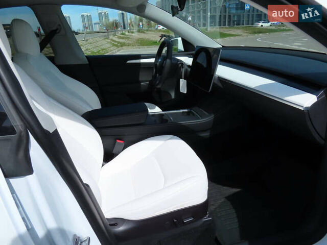 Белый Тесла Model Y, объемом двигателя 0 л и пробегом 41 тыс. км за 27000 $, фото 18 на Automoto.ua
