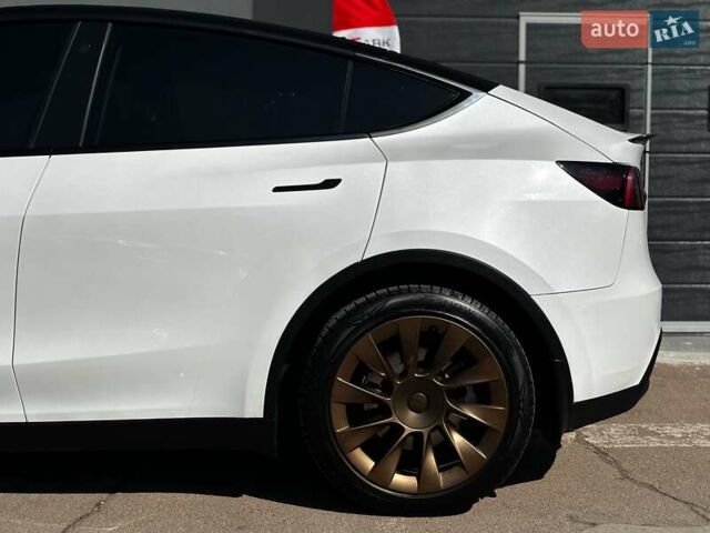 Білий Тесла Model Y, об'ємом двигуна 0 л та пробігом 42 тис. км за 31500 $, фото 5 на Automoto.ua
