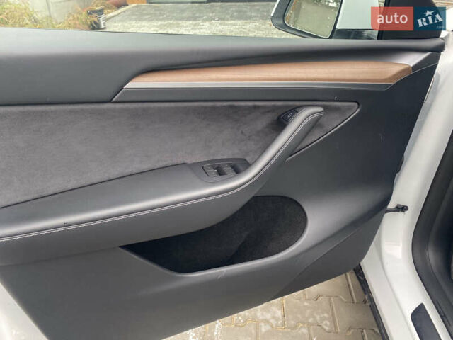Белый Тесла Model Y, объемом двигателя 0 л и пробегом 108 тыс. км за 25500 $, фото 19 на Automoto.ua