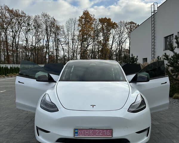 Белый Тесла Model Y, объемом двигателя 0 л и пробегом 24 тыс. км за 32000 $, фото 2 на Automoto.ua